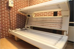 Zonnebank met gezichtsbruiner